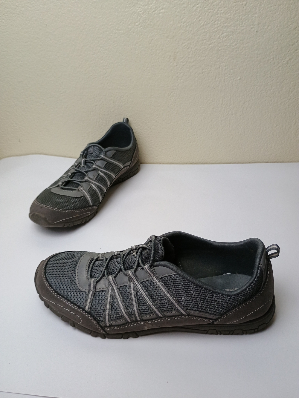 Athletech Size 8 Gray Mesh Athletic Sneakers - All Day Comfort - Memo Tech